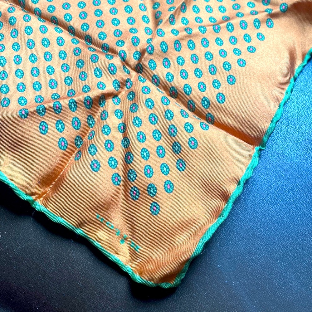 Kiton pocket scarf 🔥